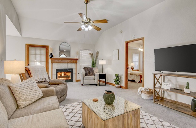 Beautiful Home with Amazing back patio. 3br / 2bth - sleeps 8.