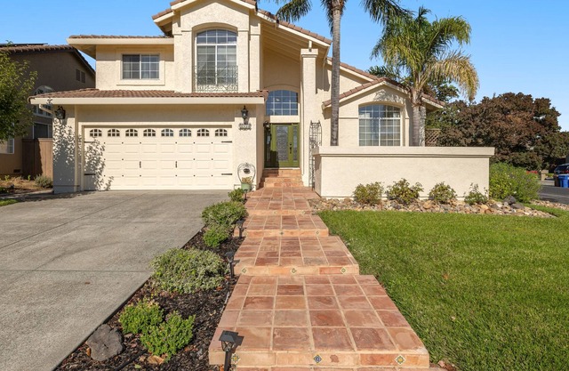 Beautiful home with fireplace, enclosed yard, central AC & washer/dryer