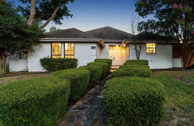 Beautiful Home with Pool in Rowlett