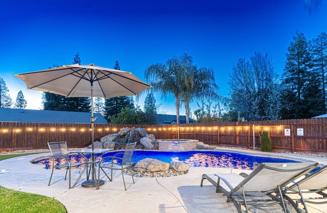 Beautiful Home with Pool & Hot Tub close to National Parks
