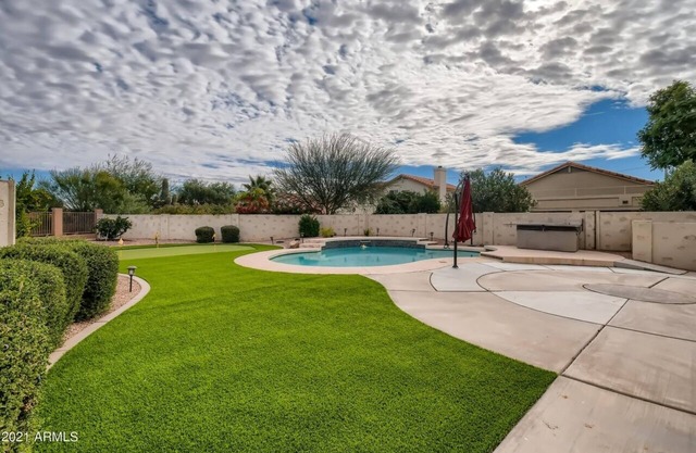 Beautiful Home with private pool, hot tub, grill and fire pit on golf course!