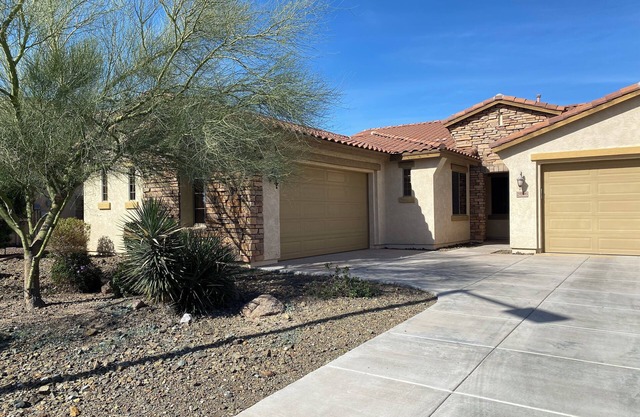 Beautiful Home with Private Pool in Peoria AZ