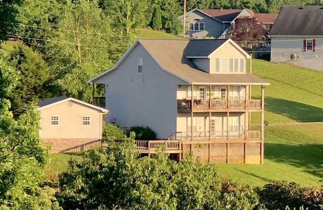 Schönes Haus mit spektakulärem Blick auf Dale Hollow Lake