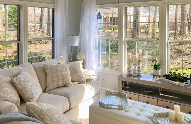 Beautiful home with WiFi, W/D, fireplace, close to Assembly & Third Rail Studios