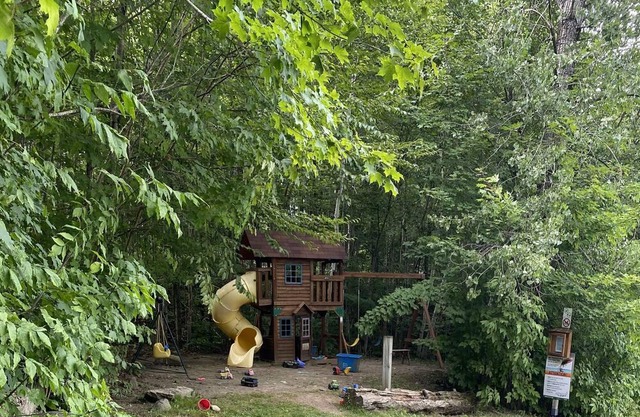 Beautiful homy cottage, 10 steps away from the lake!