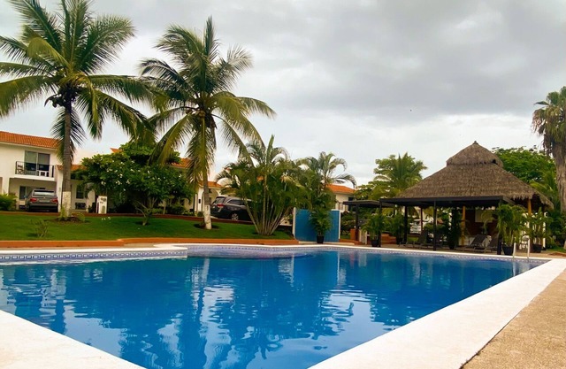 Beautiful house in Lomas del Sol with 2 pools
