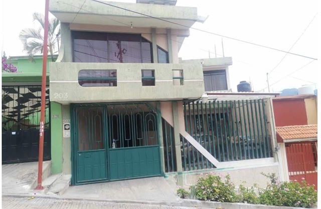 Beautiful house in private gated community, 10 mins from downtown!