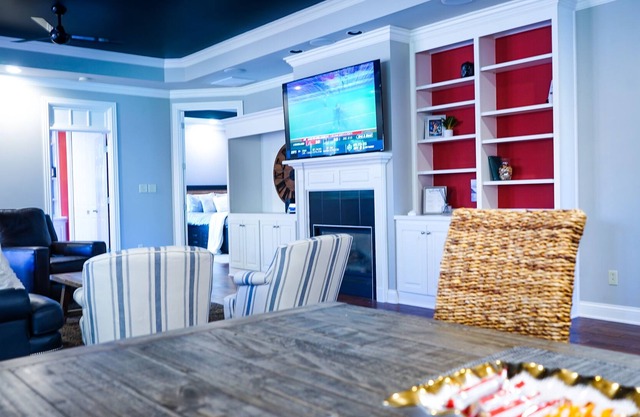 Beautiful house, 3 queen beds, 2 twin bed & futon.