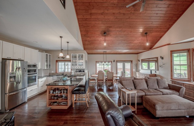 Schönes Haus plus private Wohnung, nur 6 Meilen von Hood River!