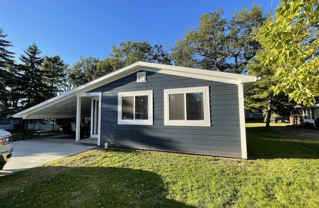 Beautiful house in the heart of Port Austin!