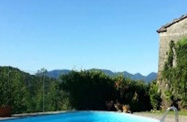 SCHÖNES HAUS MIT POOL