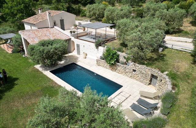Schönes Haus mitten in der Natur mit Pool
