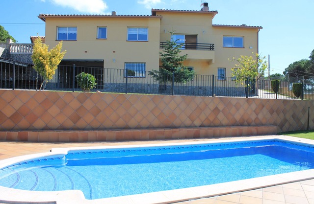Schönes Haus mit Pool und Grill! Ideal für Ihren Urlaub