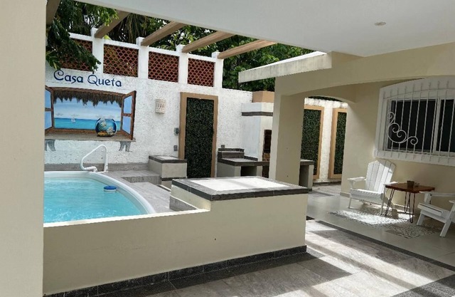 Beautiful house w/pool family and pet-friendly 3 blocks away from the ocean