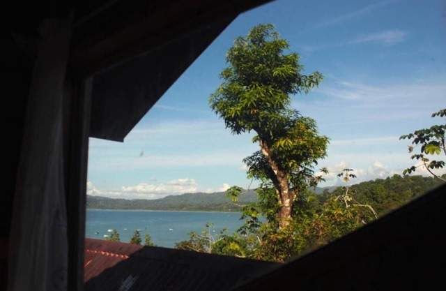 Schönes Haus mit Panoramablick auf die Bucht und die Gärten