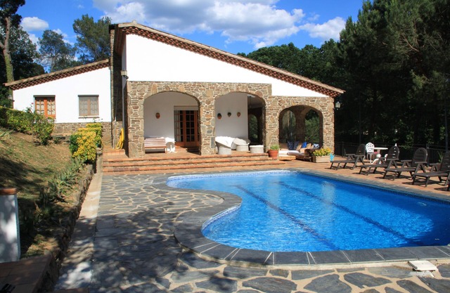 Beautiful house with pool at the foot of Montseny Pet Friendly Golf Pàdel