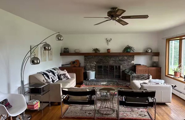 Beautiful Hudson Valley Country Lake House