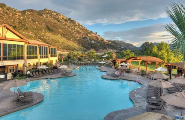 Beautiful Hyatt Welk Resort 2-bedroom 2-bath condo March availability