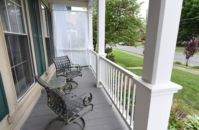 Beautiful impeccably clean in town executive apt. Special weekly & monthly rates