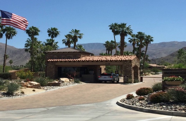 Schöne Ironwood Country Club Condominium