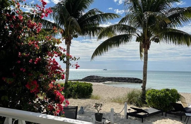 SCHÖNE INSEL RÜCKZUG MIT ERSTAUNLICHEM BLICK UND STRAND!