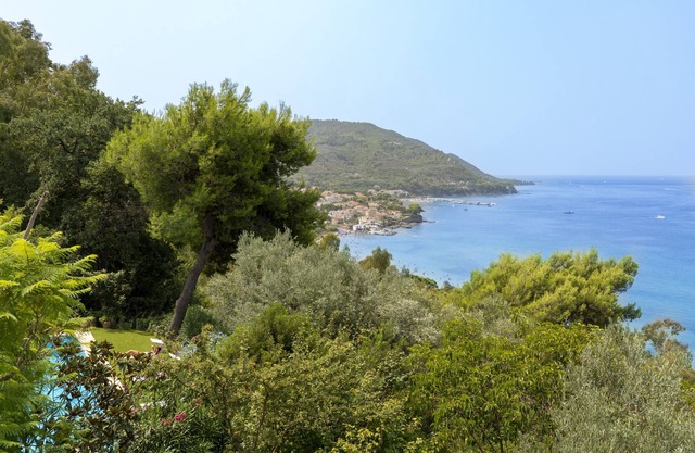Beautiful Italian villa with pool, sea view (Capri), close to the beach