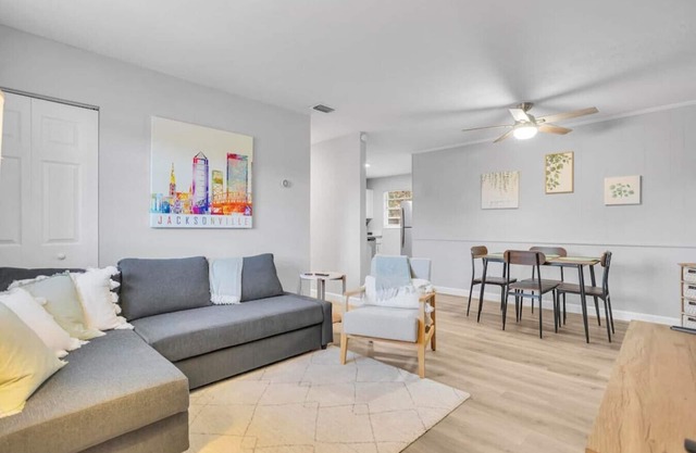 Beautiful Jacksonville Bungalow Centrally Located