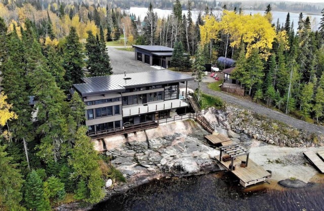 Beautiful lake house perfect for snowmobile trip or relaxing gateway