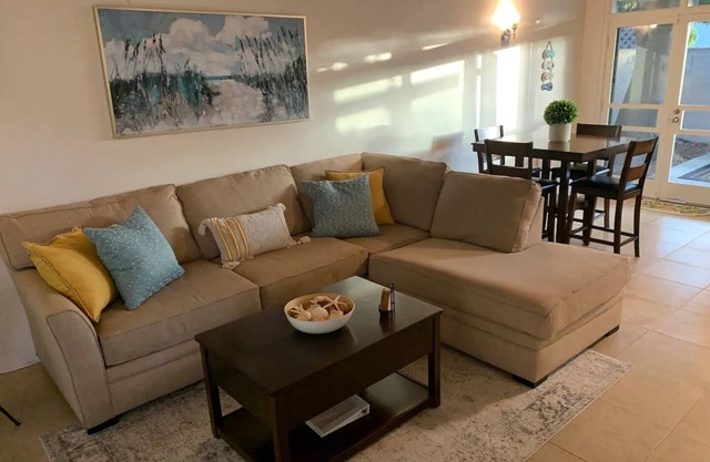 Beautiful La Jolla Beach Cottage in the Village!