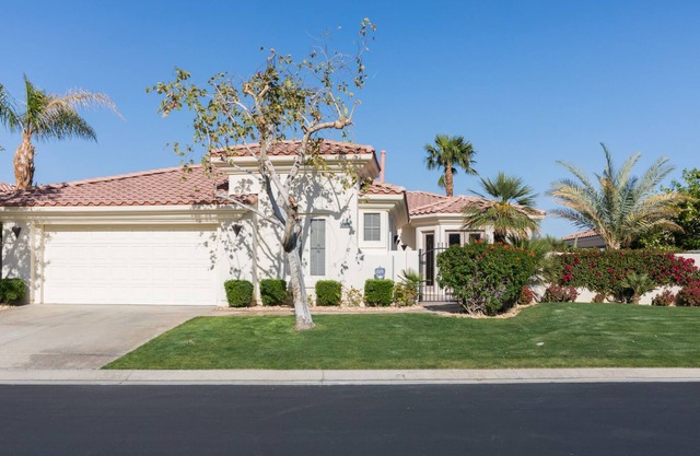 Beautiful La Quinta Home on Golf Course with Private Pool