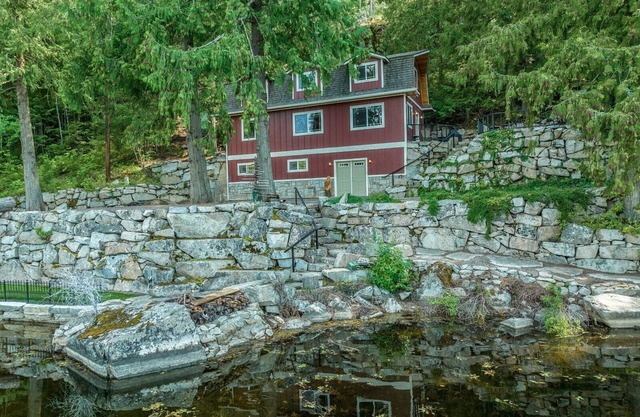 Beautiful Lake Cabin on Kelso Lake, Idaho! Close to Silverwood!