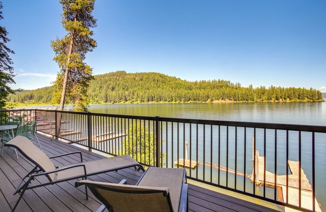 Beautiful Lake Coeur d'Alene Retreat: Deck & View!
