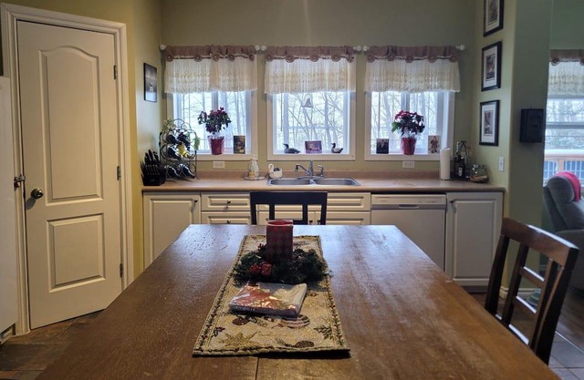 BEAUTIFUL lake front cabin at Buffalo Lake available for rent. By the week