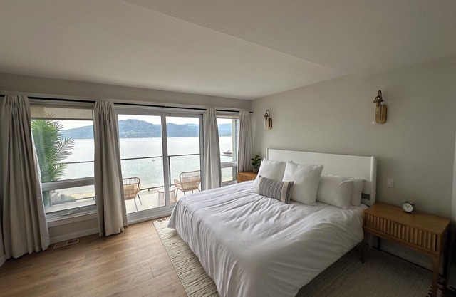 Beautiful Lake front condo with amazing views - Shuswap Vacations.
