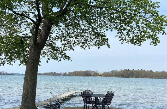 Schönes Haus am See am Gun Lake!