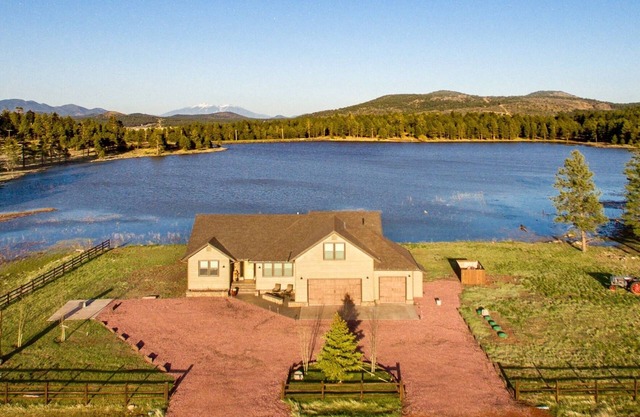Wunderschönes Anwesen am See, in der Nähe von Golf, Downtown Williams und Grand Canyon