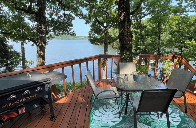 BEAUTIFUL LAKE FRONT VIEWS