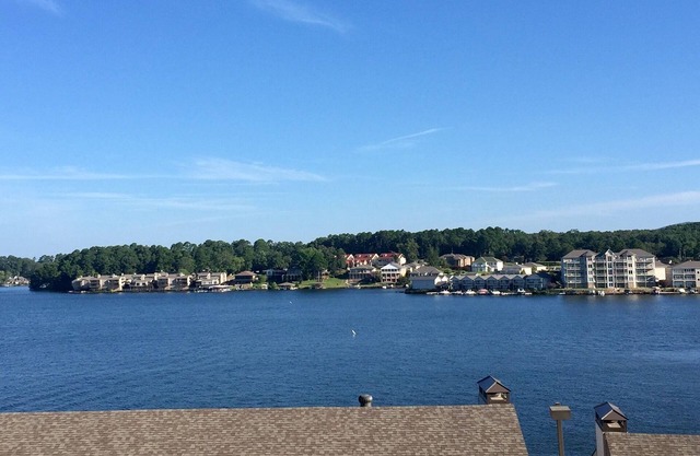 Schöne Lake Hamilton Condo mit überdachten Boat Slip auf dem Highway 7 South