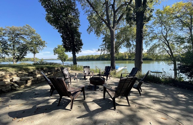 Beautiful lake home in a quiet neighborhood