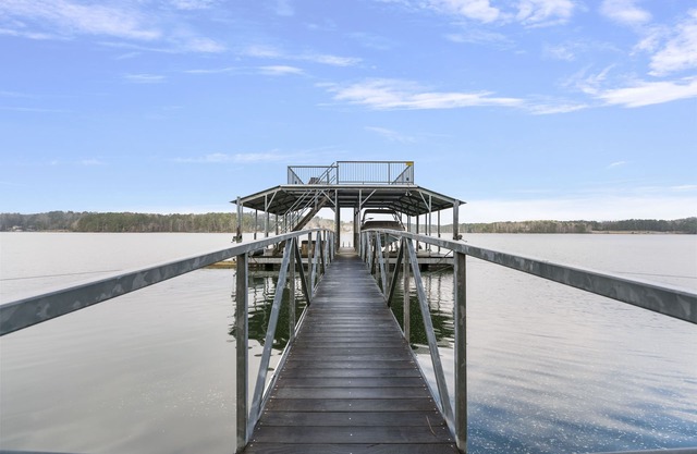 Schönes Haus am See, privates zweistöckiges Dock