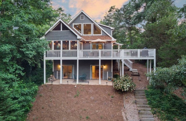 Beautiful Lake Home for Longer Stays, 30 night minimum