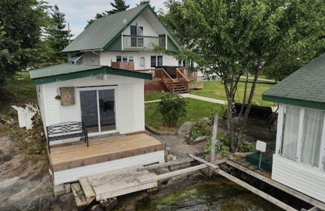 Beautiful lake house! ( pet friendly)