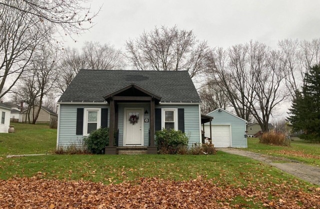 Beautiful lake house two blocks from Lake Chautauqua