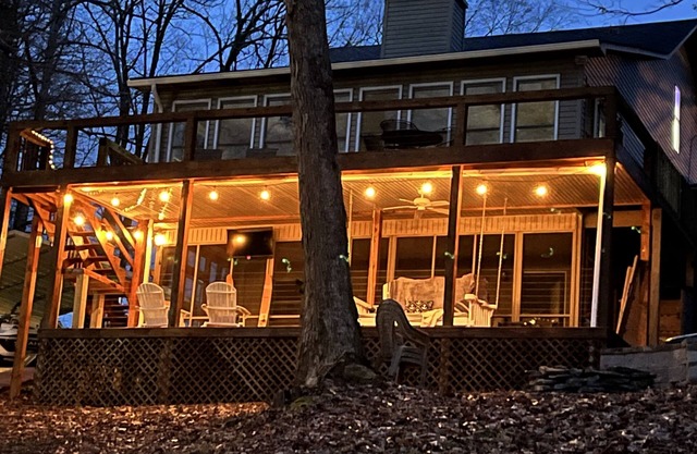 Beautiful Lake house on Tims Ford Lake. Private boat dock. Boat rental.