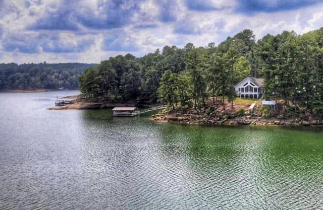 BEAUTIFUL lake house with room for everyone!