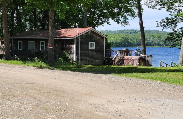 Beautiful lake side cottage