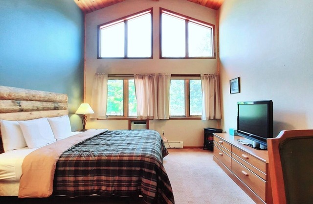 Beautiful Lake Superior is just down the road and what better then a private guestroom themed after it?