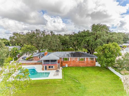 Beautiful Lake View Retreat Drivable to Theme Parks home