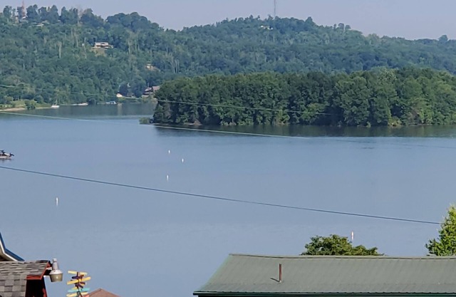 Beautiful Lake view from the Upper Deck!! Entire House!