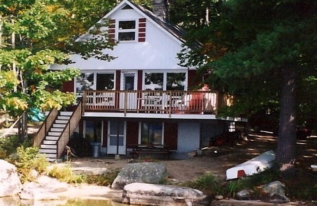 Seeufer-Häuschen auf ursprünglichem Maine Lake